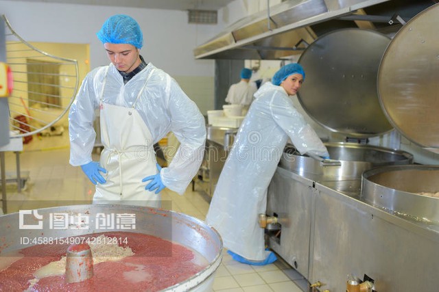 工厂食品制造商Food maker at factory